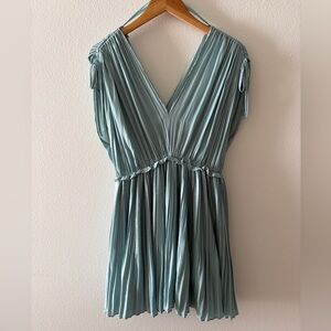Elegant Pleated V-Neck Dress in Teal